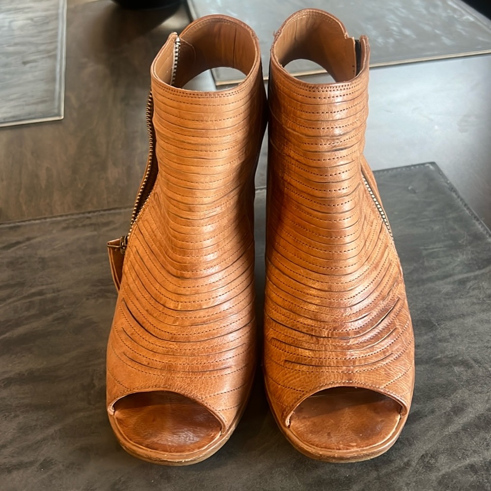 Paul Green Cayanne Peep Toe Bootie Sandal size 10